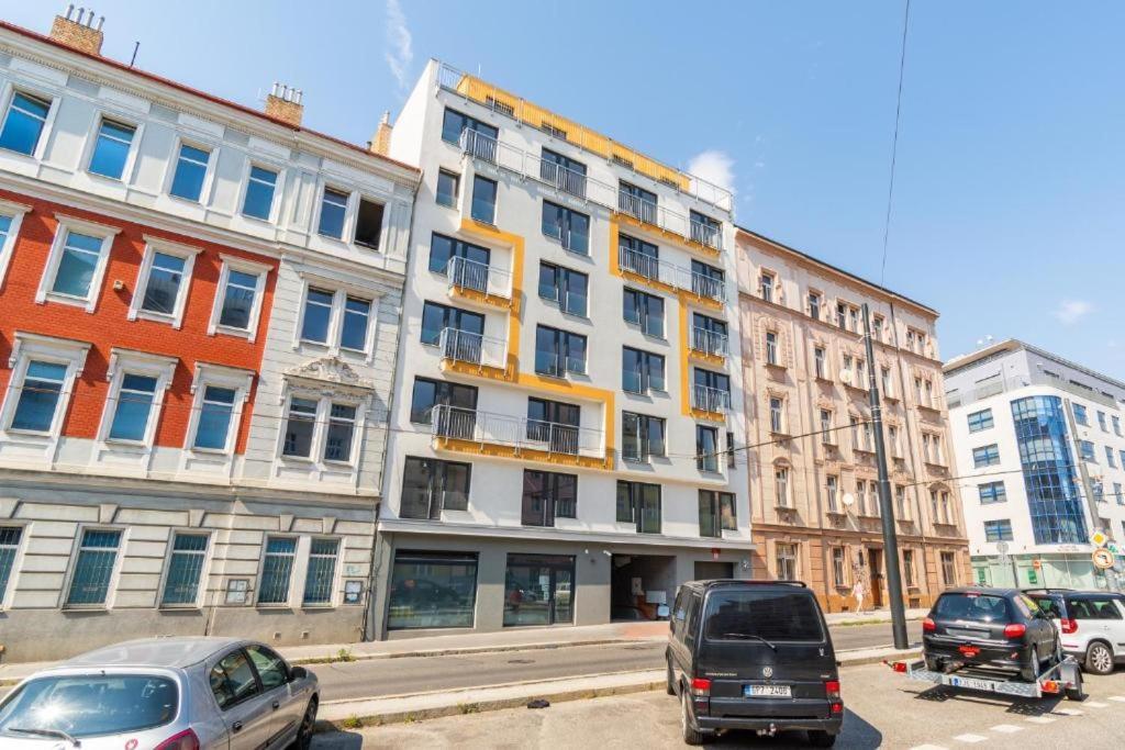 Brand New Studio Apartment #24 In Elite Residence With Free Secure Parking In The Center Прага Экстерьер фото